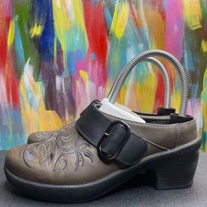 Klogs Austin Taupe Embroidered Mules